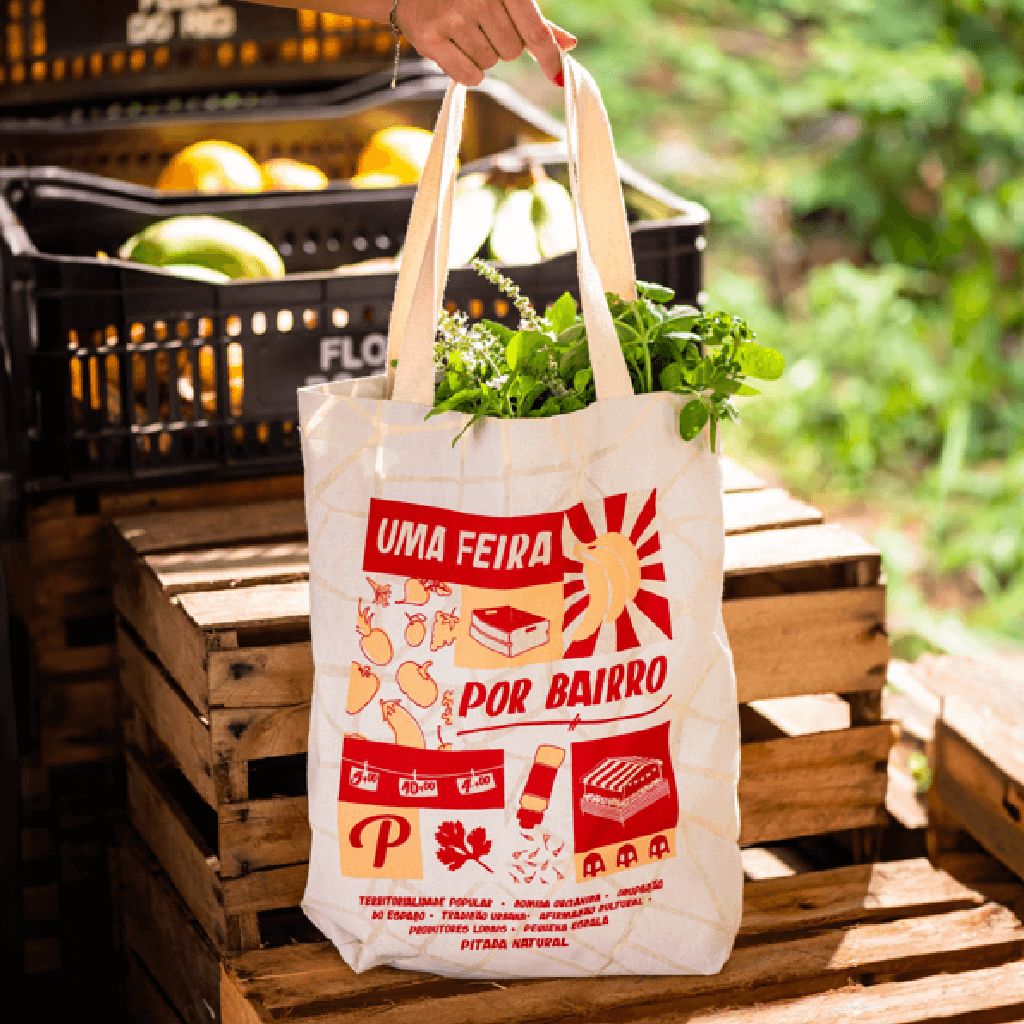 Sacola de feira com legumes